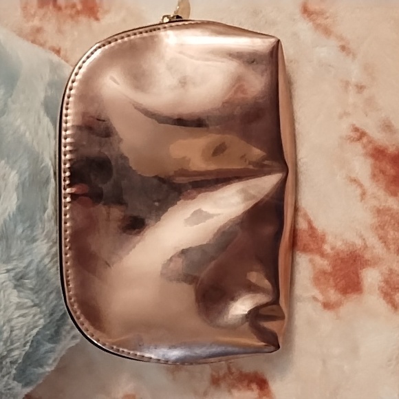 YSL Beaute Pink 🩷 Metallic Cosmetic Bag - Picture 4 of 8